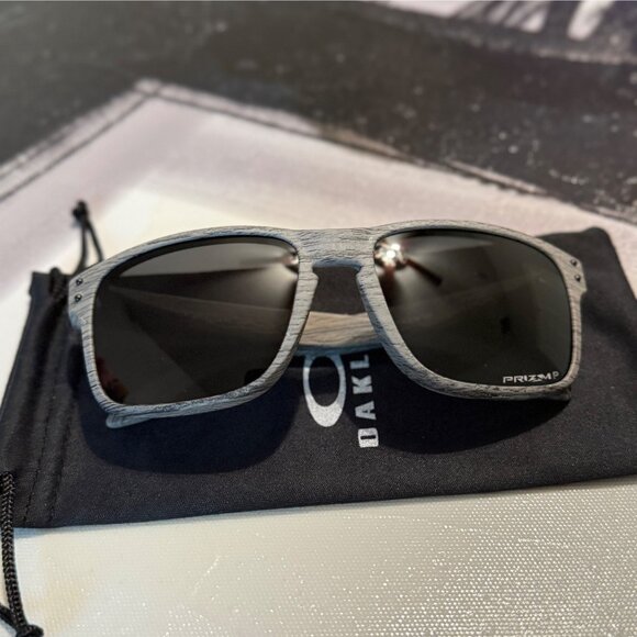 OO9102 Oakley Holbrook Woodgrain Prizm Polarized Sunglasses - Picture 11 of 13
